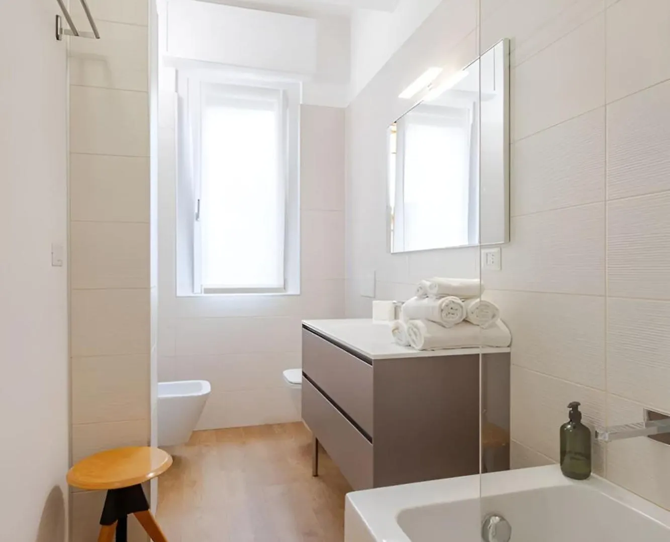 Visit Milano - Home Solution 0*, Milan